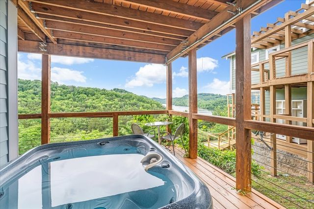 105 Sandgate Ct, Smithville, TN 37166