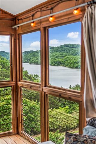105 Sandgate Ct, Smithville, TN 37166