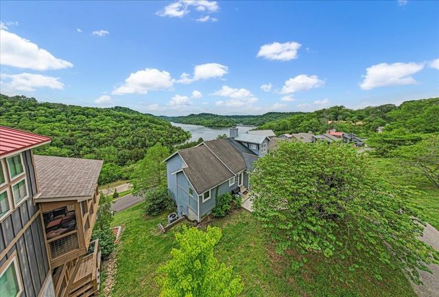 105 Sandgate Ct, Smithville, TN 37166