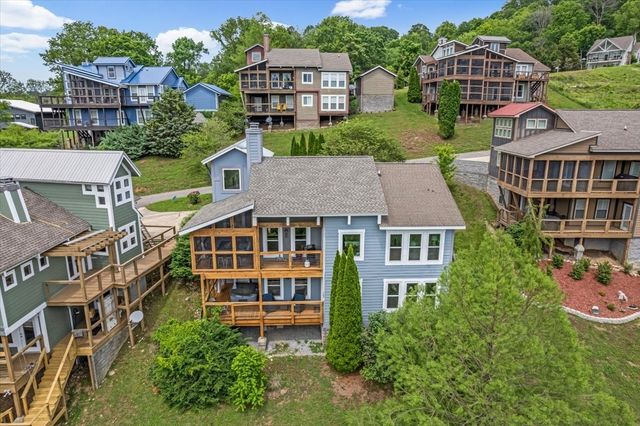 105 Sandgate Ct, Smithville, TN 37166