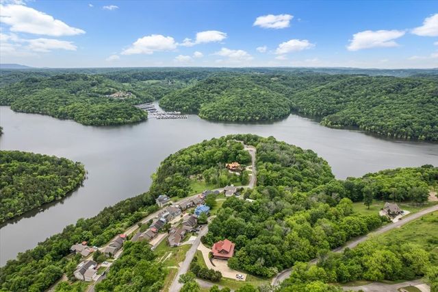 105 Sandgate Ct, Smithville, TN 37166