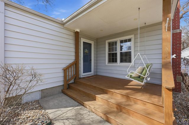 811 SE Tecumseh RD, Tecumseh, KS 66542