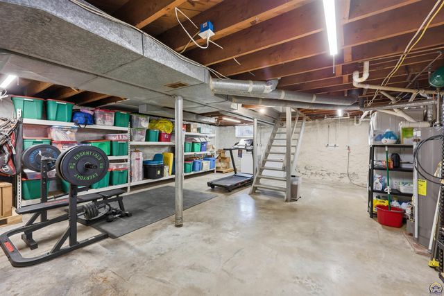 811 SE Tecumseh RD, Tecumseh, KS 66542