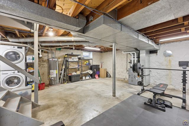 811 SE Tecumseh RD, Tecumseh, KS 66542