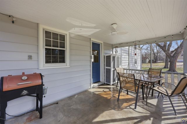 811 SE Tecumseh RD, Tecumseh, KS 66542