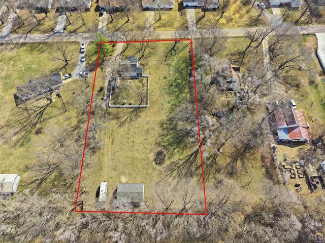 811 SE Tecumseh RD, Tecumseh, KS 66542