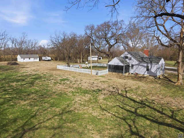 811 SE Tecumseh RD, Tecumseh, KS 66542