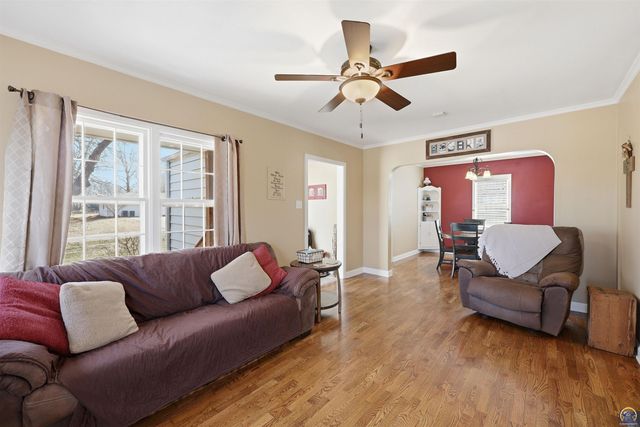 811 SE Tecumseh RD, Tecumseh, KS 66542