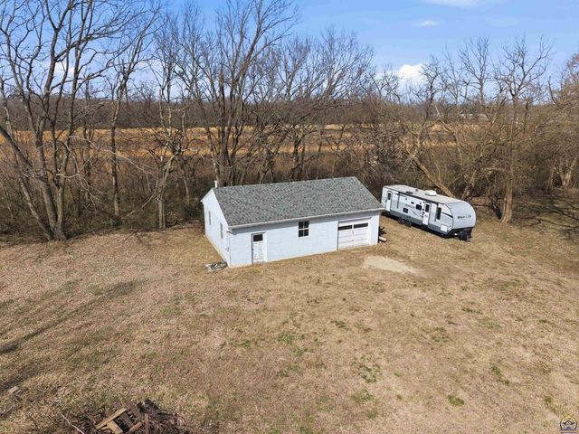 811 SE Tecumseh RD, Tecumseh, KS 66542