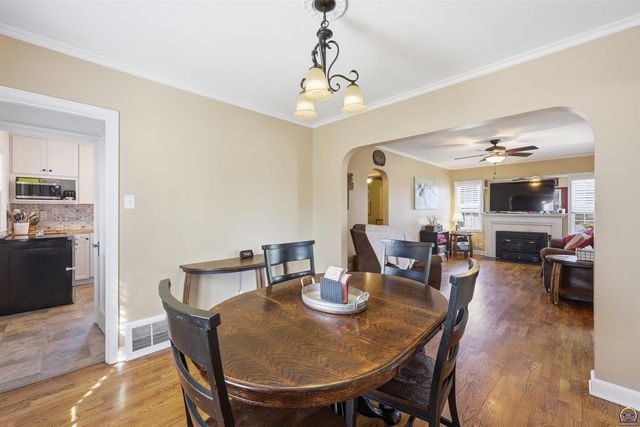 811 SE Tecumseh RD, Tecumseh, KS 66542