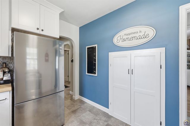 811 SE Tecumseh RD, Tecumseh, KS 66542