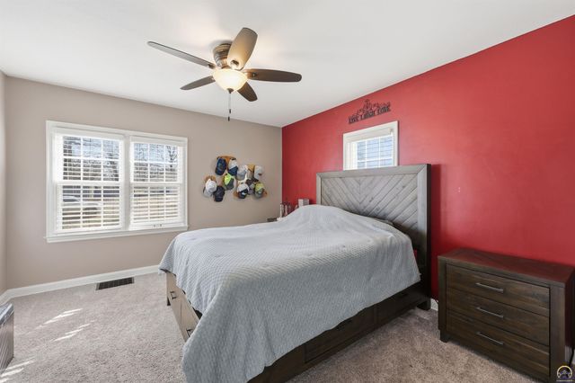 811 SE Tecumseh RD, Tecumseh, KS 66542