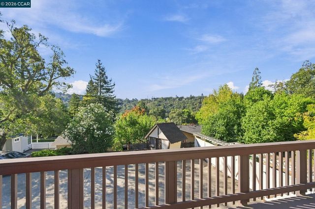 945 Stow Ln, Lafayette, CA 94549