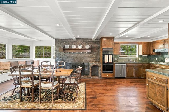 945 Stow Ln, Lafayette, CA 94549