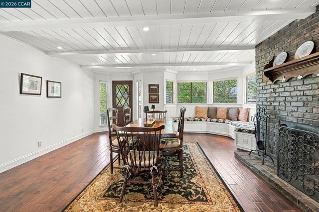 945 Stow Ln, Lafayette, CA 94549