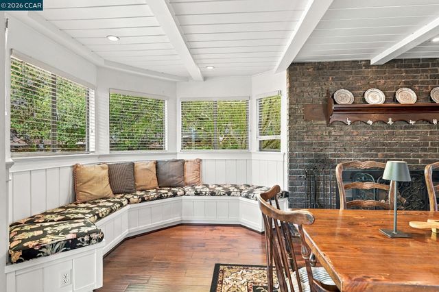 945 Stow Ln, Lafayette, CA 94549