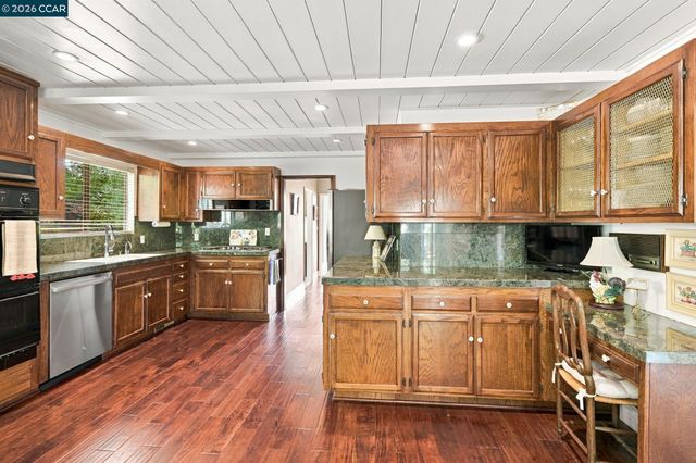 945 Stow Ln, Lafayette, CA 94549