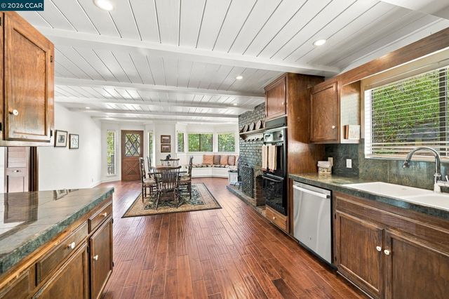 945 Stow Ln, Lafayette, CA 94549