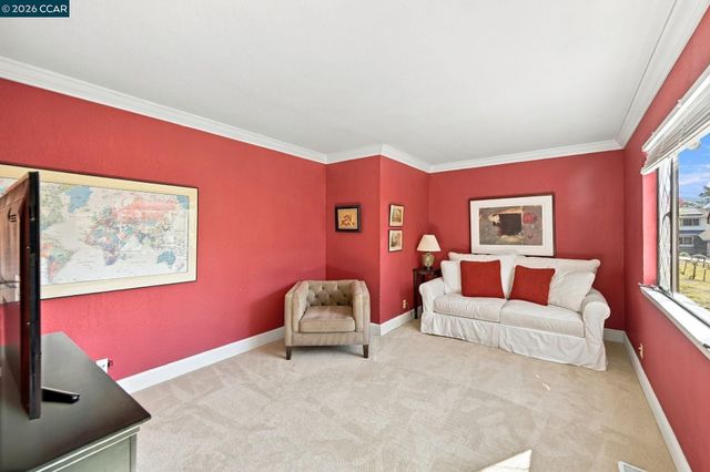 945 Stow Ln, Lafayette, CA 94549