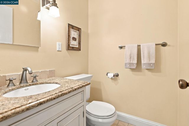 945 Stow Ln, Lafayette, CA 94549