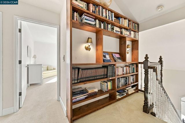 945 Stow Ln, Lafayette, CA 94549