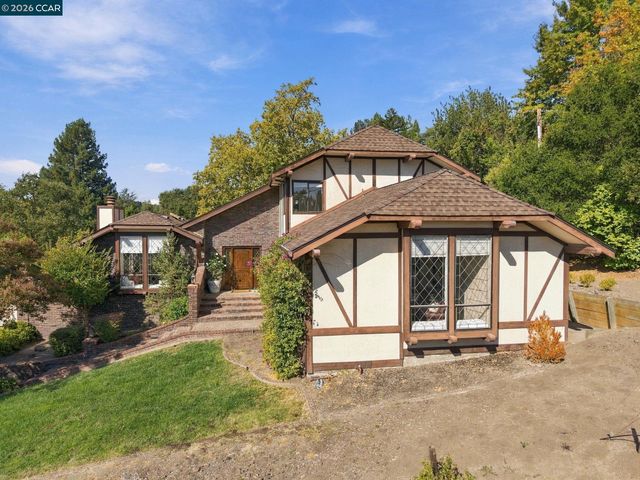 945 Stow Ln, Lafayette, CA 94549