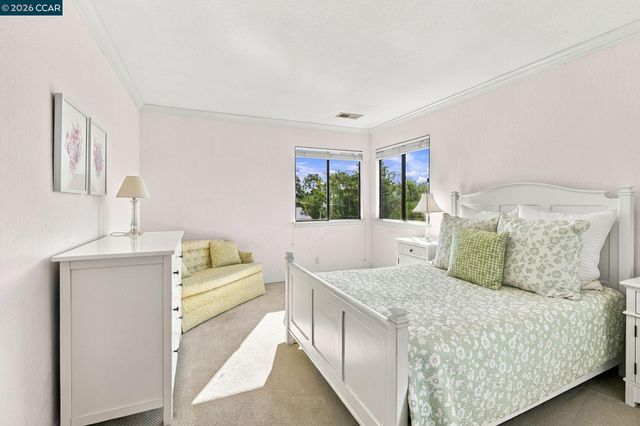 945 Stow Ln, Lafayette, CA 94549