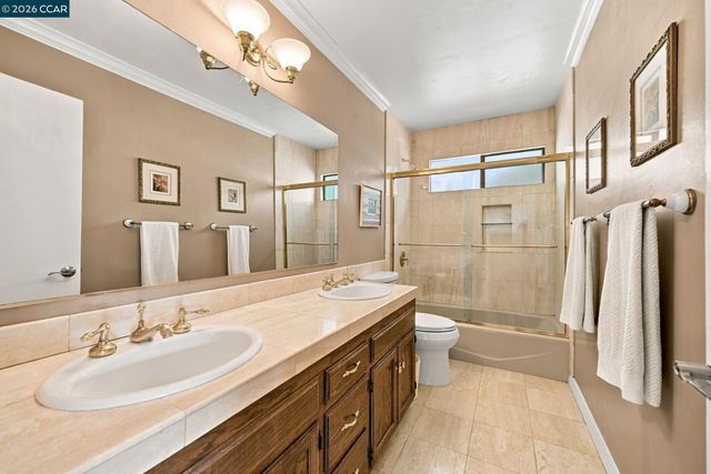 945 Stow Ln, Lafayette, CA 94549
