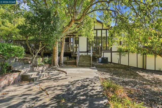 945 Stow Ln, Lafayette, CA 94549