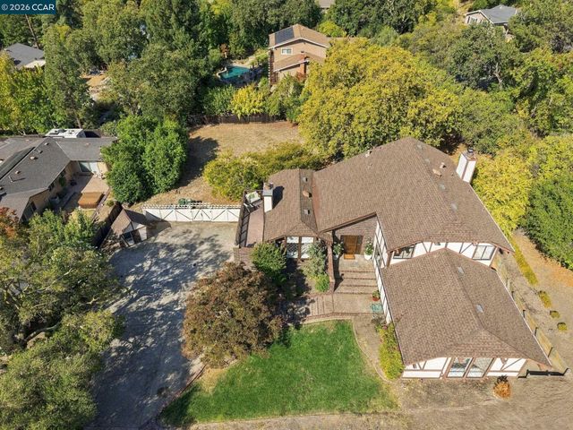 945 Stow Ln, Lafayette, CA 94549