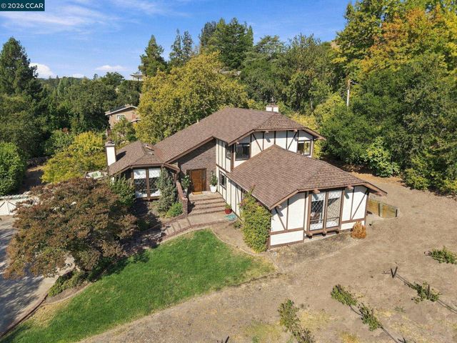 945 Stow Ln, Lafayette, CA 94549