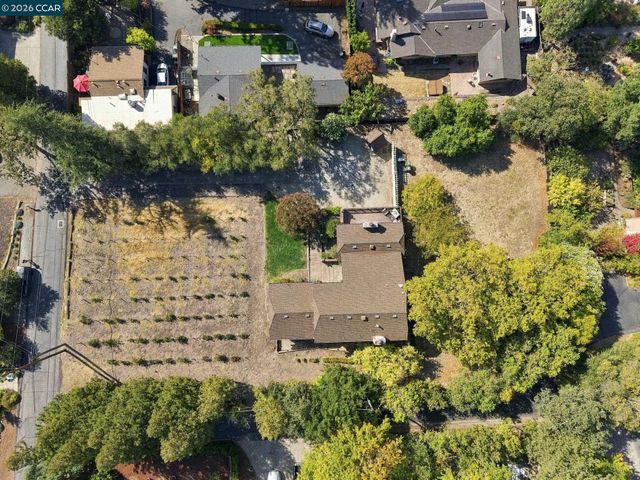 945 Stow Ln, Lafayette, CA 94549