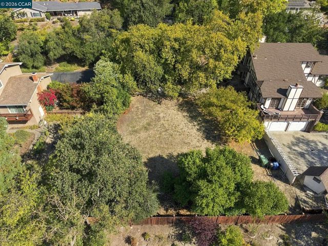 945 Stow Ln, Lafayette, CA 94549