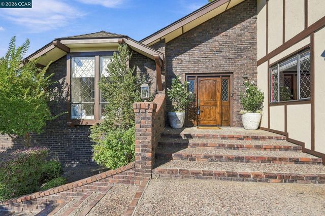 945 Stow Ln, Lafayette, CA 94549