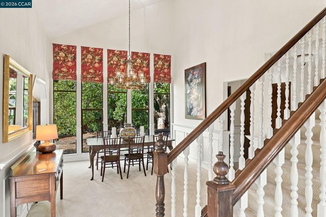 945 Stow Ln, Lafayette, CA 94549