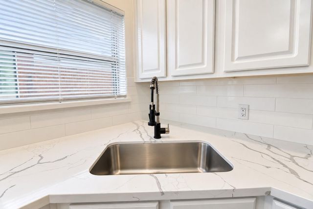 2922 Veva Drive, Pearland, TX 77584