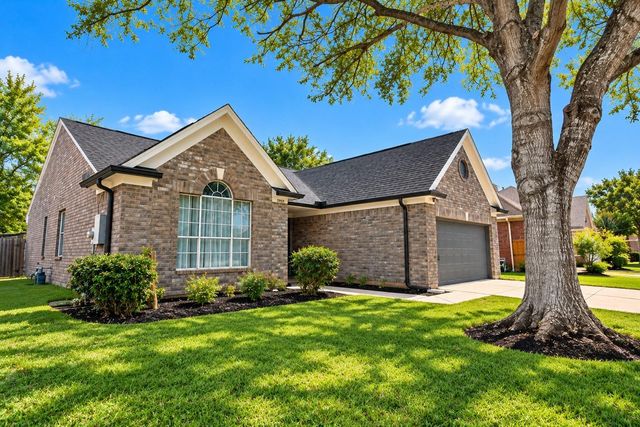 2922 Veva Drive, Pearland, TX 77584