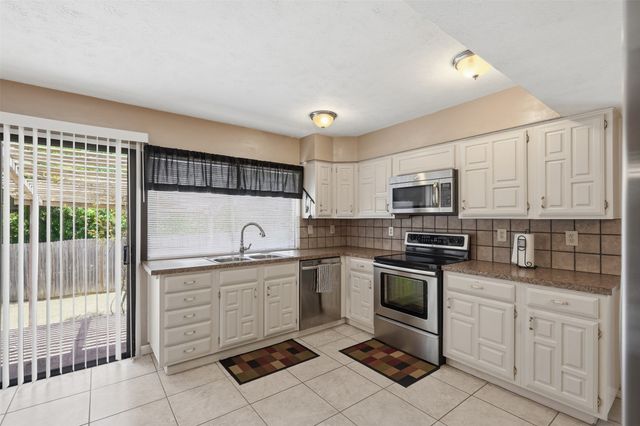 7213 Bradford Place, The Colony, TX 75056