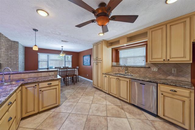 12511 Ravens Mate Drive, Cypress, TX 77429