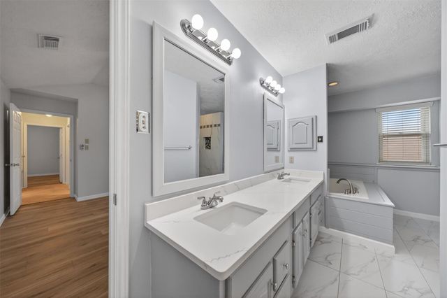 12511 Ravens Mate Drive, Cypress, TX 77429