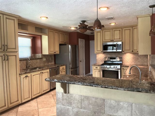 12511 Ravens Mate Drive, Cypress, TX 77429