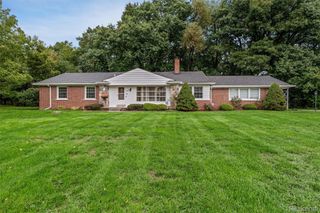 24800 N Cromwell Drive, Franklin Village, MI 48025