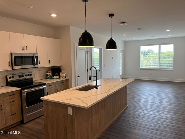 578 Columbia Turnpike 306, East Greenbush, NY 12061