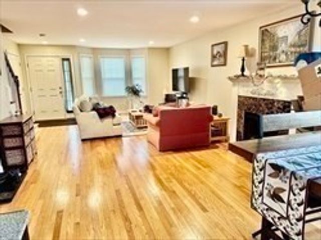 26 Bacon St 26, Watertown, MA 02472