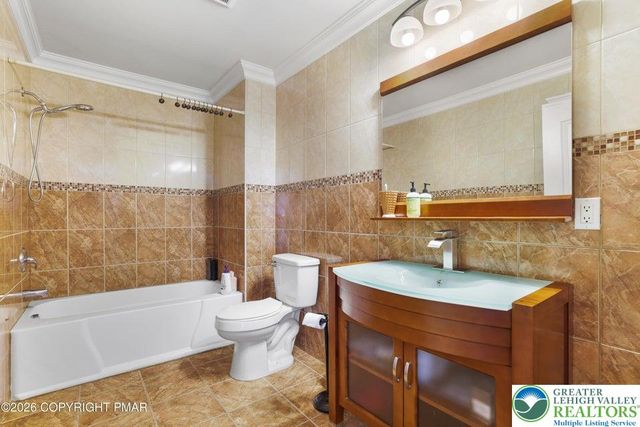 117 Fernwood Road, Lehman Twp, PA 18324