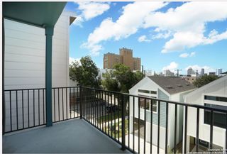 310 W Evergreen St #115, San Antonio, TX 78212