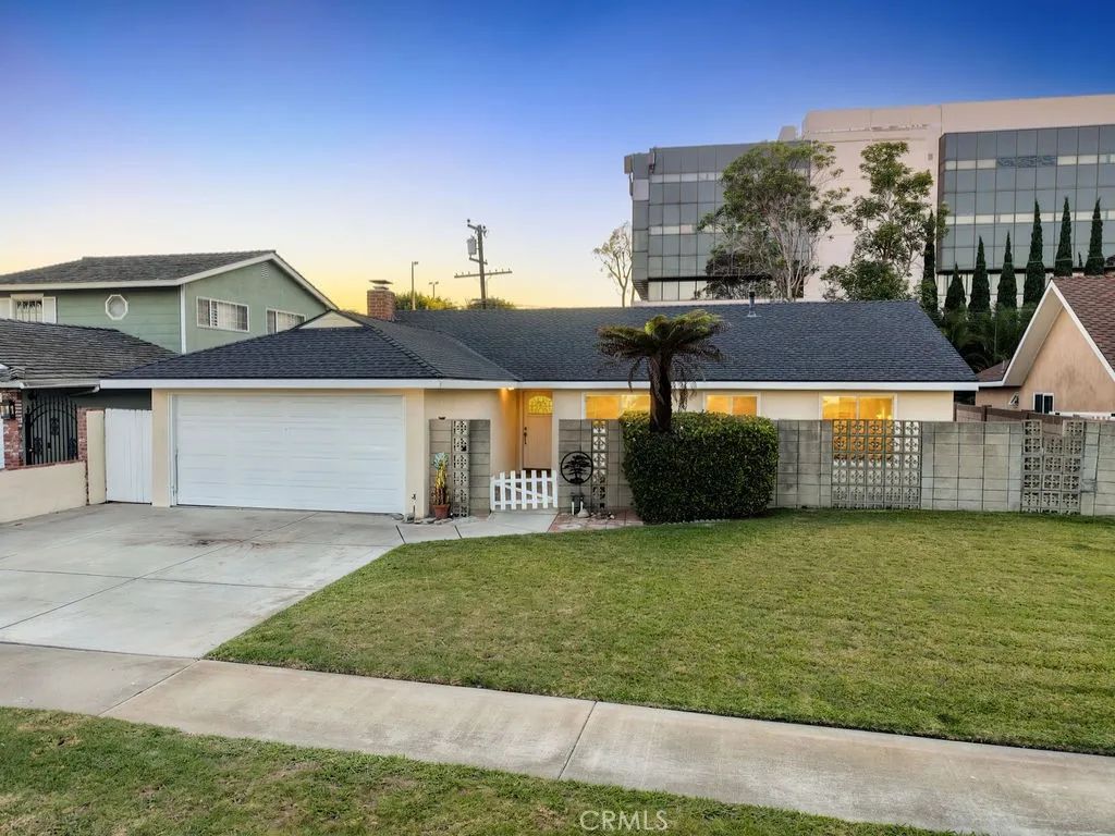 20431 Seven Seas Lane, Huntington Beach, CA 92646