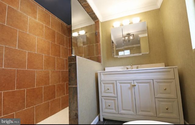 2205 MARY LN, Broomall, PA 19008