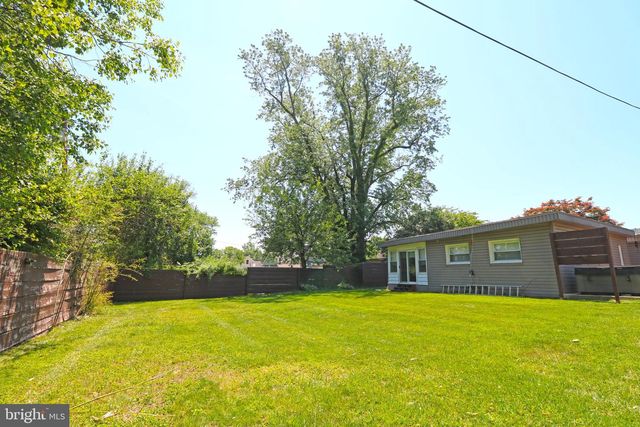 2205 MARY LN, Broomall, PA 19008