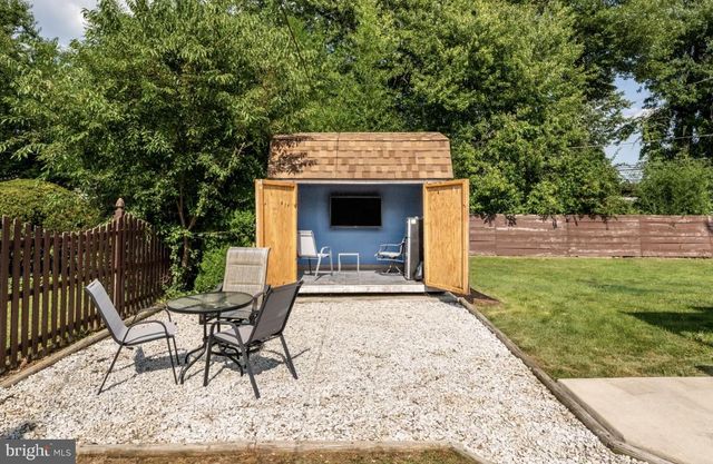 2205 MARY LN, Broomall, PA 19008